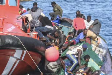 Siete muertos y un bebé desaparecido tras volcar un cayuco mientras atracaba en La Restinga