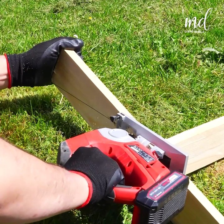 Building concrete outdoor steps for landscaping