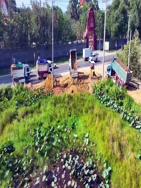 Amazing Bulldozing! D20 Covers Flooded Ground with Precision