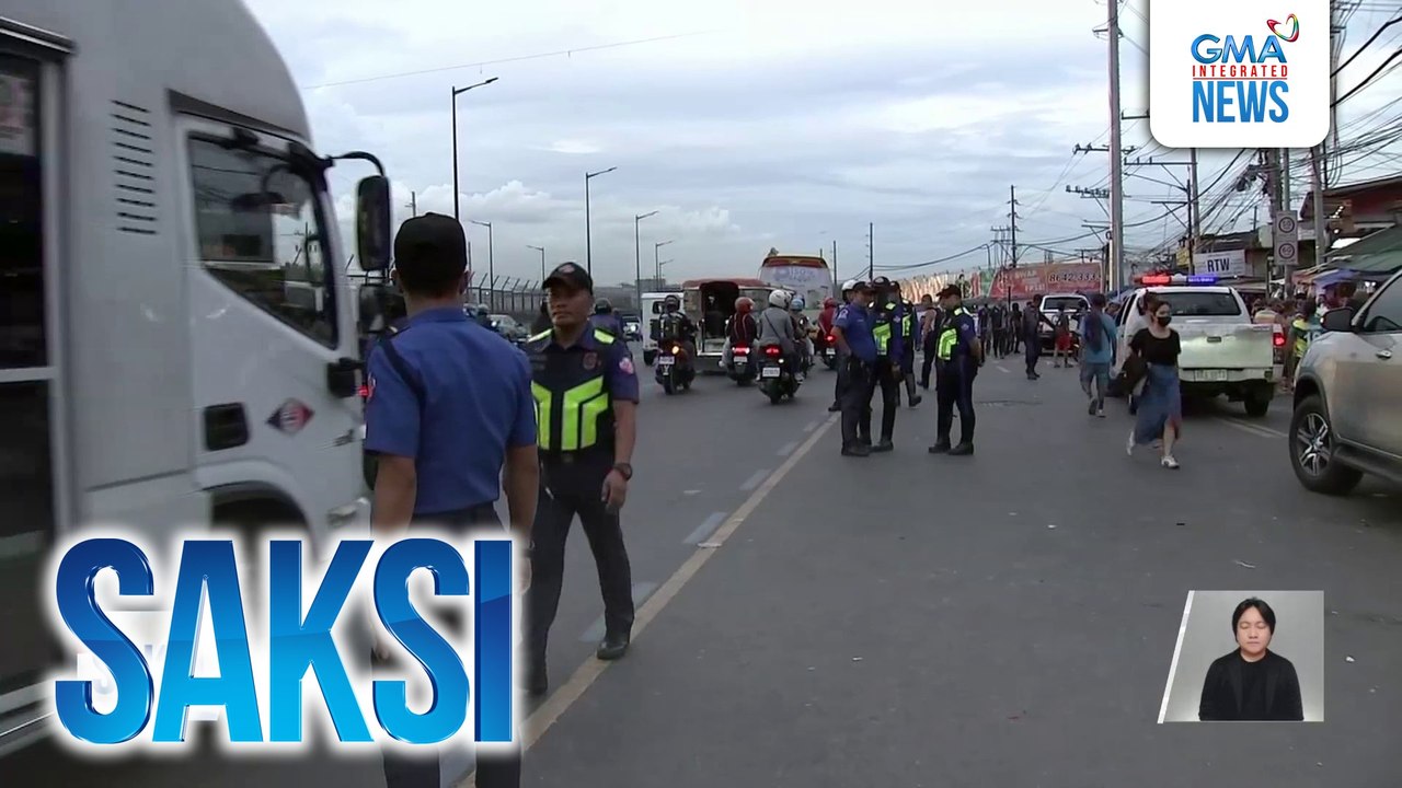 MMDA, nagsagawa ng clearing ops sa Commonwealth dahil sa mga reklamo kaugnay ng mga nakahambalang na paninda | Saksi