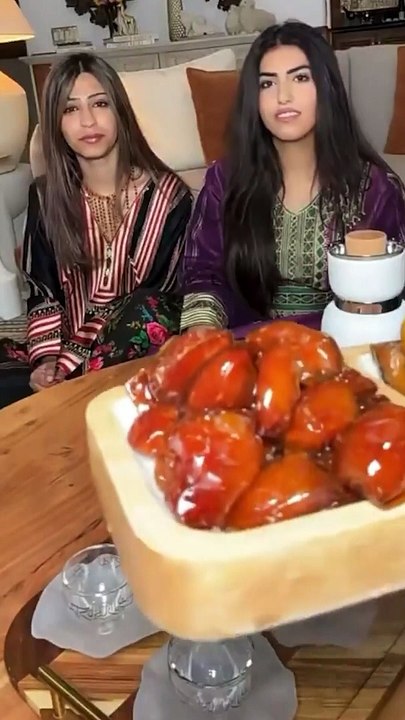 هند القحطاني و عيالها يحتفلون بيوم التأسيس