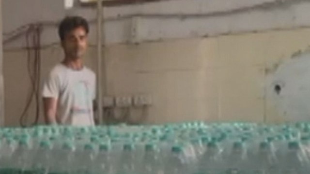 ब्रांडेड बोतल में नकली पानी, जांच टीम ने प्लांट का किया भंडाफोड़