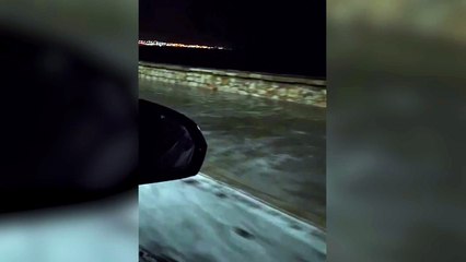 Olas imponentes y daños en el paseo Dávila