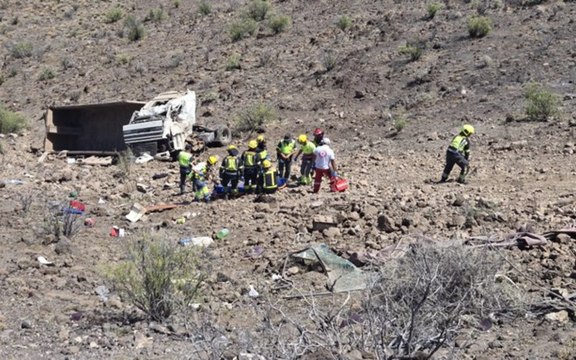 Grave accidente en la GC-65: un camión cae por una ladera en Santa Lucía y deja un herido grave