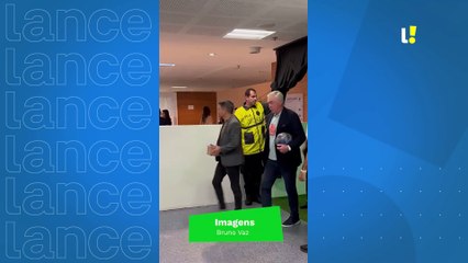 Carlo Ancelotti vai ao Maracanã acompanhar partida do Flamengo