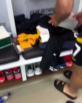 Pemain Wolves Matheus cunha membelikan rekan setimnya joao gomes dan andre sebuah jam tangan Rolex Sebelum Pergi Ke MU