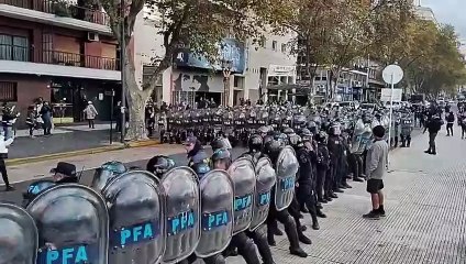 Así avanzaba la policía en las inmediaciones del Congreso