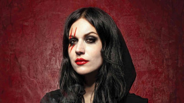 «Il diavolo mi ha venduto l'anima»: è il libro della cantante Cristina Scabbia, regina dei nerd e dei gamer che spopola su Twitch
