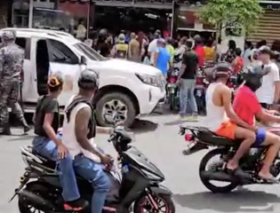 Se produce trifulca durante operativo de Migración en tienda china de la Duarte