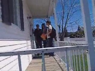 un enfant tu croque sa ak tes dents