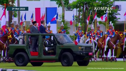Momen Macron dan Prabowo Periksa Pasukan saat Kunjungi Akmil Magelang