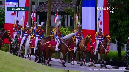 Kala Presiden Prabowo Sopiri Macron Naik Maung Pindad saat di Akmil Magelang