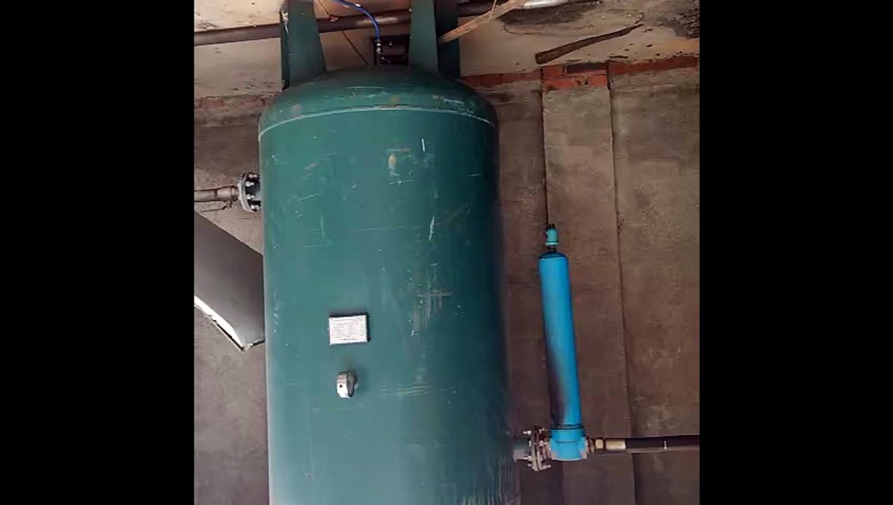 Air compressors, refrigerated dryers, and air receivers — we sell complete systems