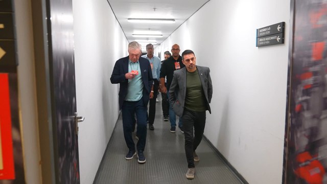 VINICIUS JR e CARLO ANCELOTTI visitam o MARACANÃ para assistir ao FLAMENGO
