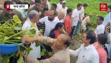 दिग्विजय सिंह ने उठाया तसला-फावड़ा, होलकर जमीन मामले में सरकार को सुनाई खरी-खोटी