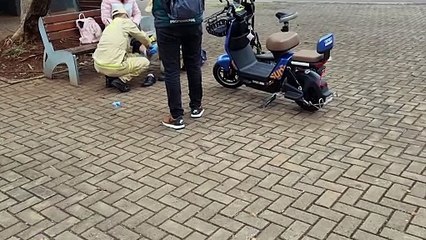 Colisão entre patinetes deixa mulher ferida em ciclovia da Avenida Brasil