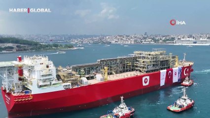 "Osman Gazi" platformunun boğazdan geçişi görüntülendi