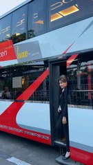 pramugari cantik bus Indonesia