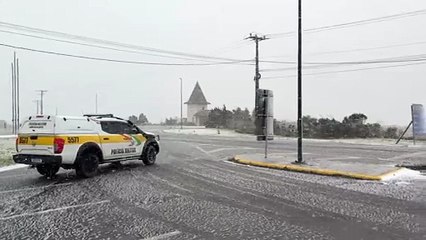 Serra fechada por grande quantidade de neve