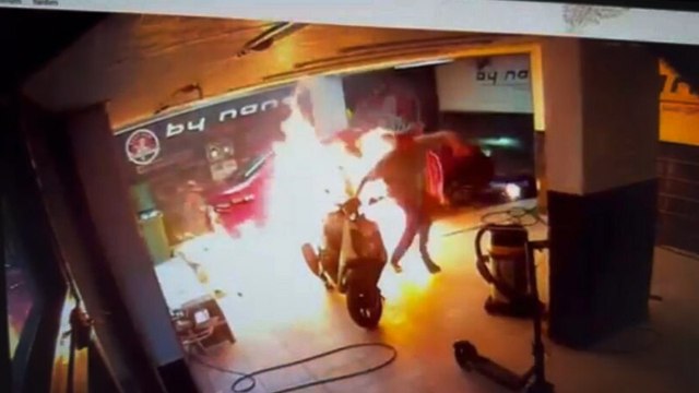 Alevlerin arasında kalan oto yıkamacı öldü, o anlar kamerada