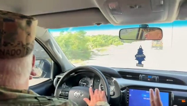 Ministro de Defensa Carlos Fernández Onofre supervisa avances del muro fronterizo y mercado binacional en Pedernales