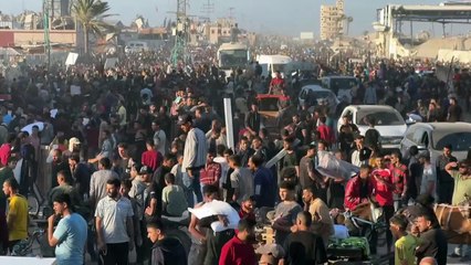 Thousands break into a UN warehouse in central Gaza