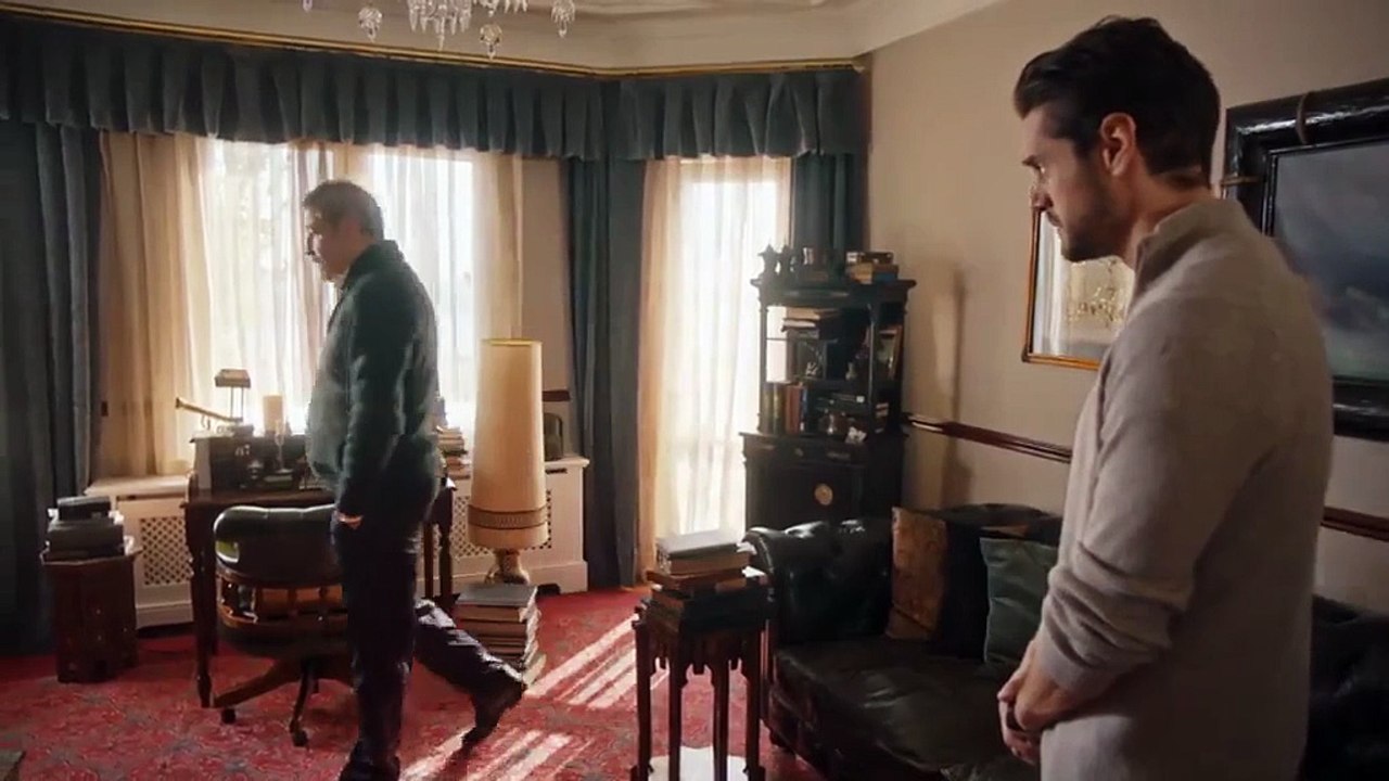 27. Lost In Love ❤️ Perdidos En El Amor. Capítulo 27 Audio ESPAÑOL HD. (Sakla Beni). Con Uraz Kaygılaroğlu, Cemre Baysel, Asude Kalebek, Baran Bölükbasi.