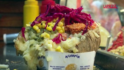Giornata della patata, a Istanbul si celebra la 'kumpir': impazza la baked potato ripiena