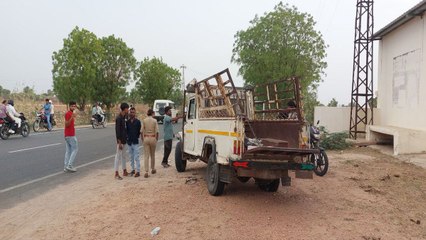 पिकअप पलटी, एक की मौत, बच्चों और महिलाओं सहित 28 जने घायल