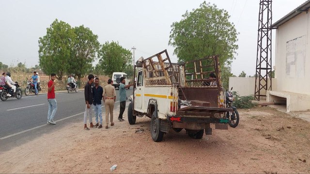 पिकअप पलटी, एक की मौत, बच्चों और महिलाओं सहित 28 जने घायल