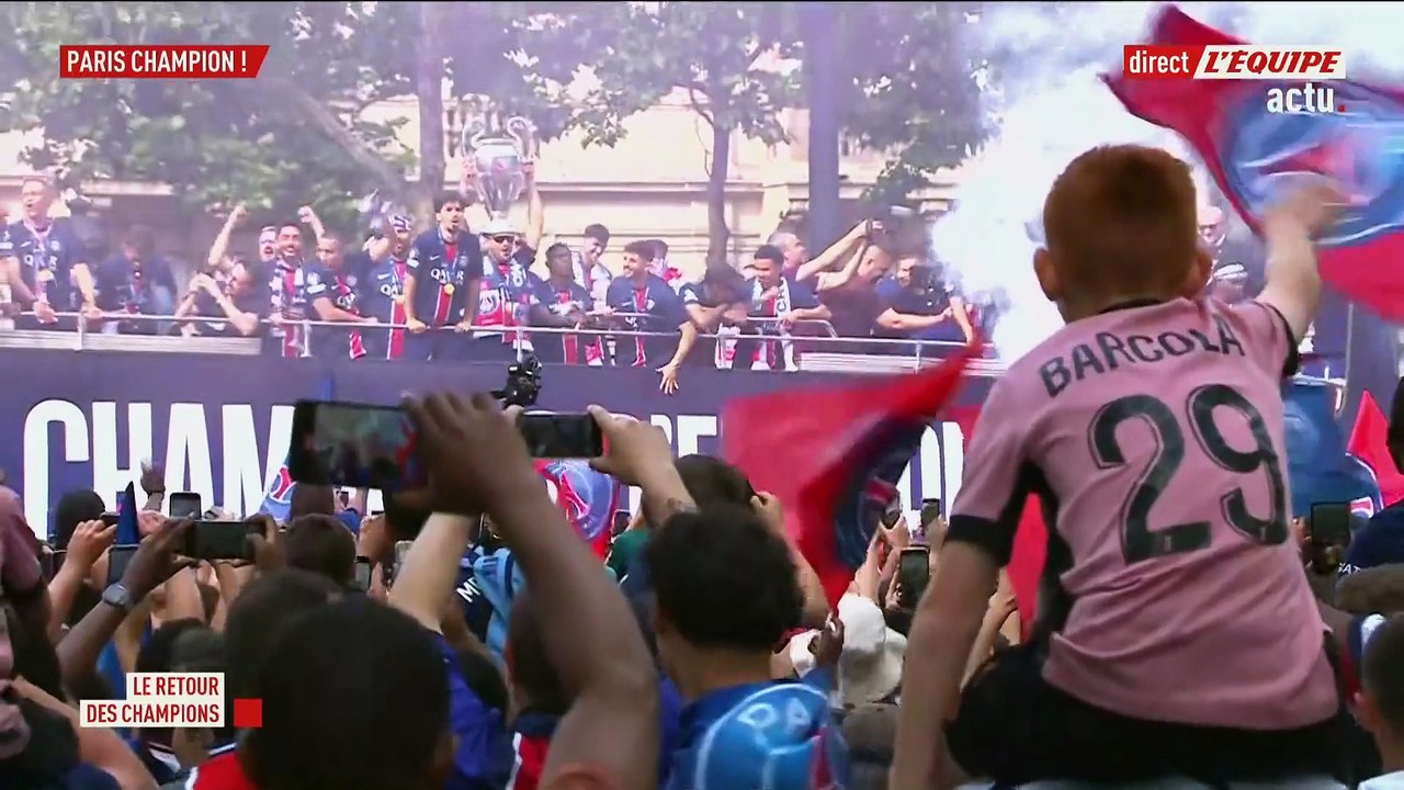 Arnau Tenas en maître de cérémonie sur les Champs-Élysées - Foot - Ligue des champions - PSG