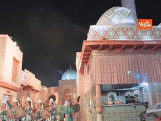 Meloni a Samarcanda, visita storica di piazza Registan. Giochi di luce illuminano le madrasse