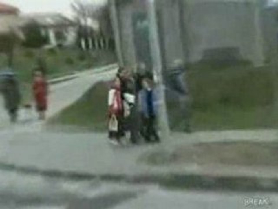 LesCretins. -Tirs de barils dans le ciel avec de l'explosifs