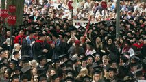 Harvard celebra su ceremonia de graduación empañada por amenazas de Trump