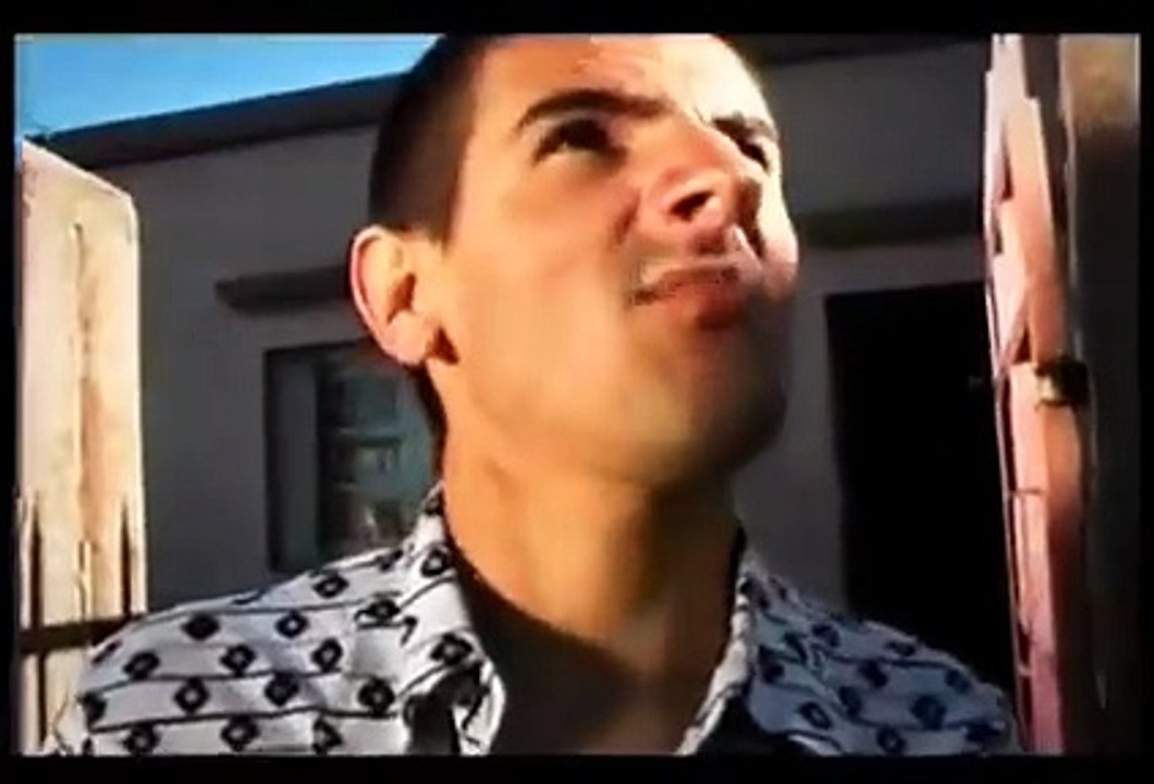 El País - Atilio Capanga y los extraterrestres - Vieja publicidad uruguaya (2002)