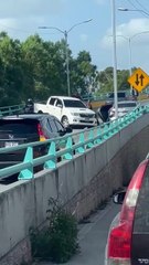 Accidente en la vía rápida, dirección al anillo viniendo de la corte, solo daños materiales, tráfico lento