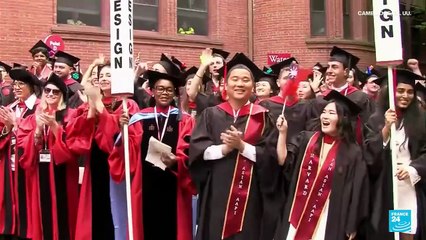 Discursos de graduación en Harvard llaman a la diversidad en medio de las amenazas de Trump