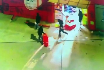 Saquearon un supermercado Ara en Usme: dos menores detenidos