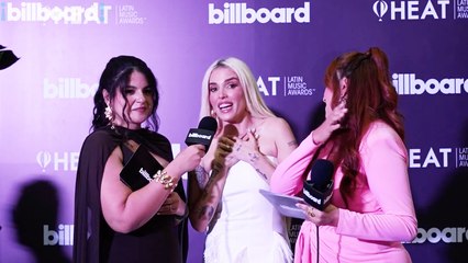 Elena Rose Tells the Story of How She Met With Ed Sheeran & More | Premios Heat 2025