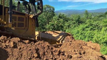 Overcoming Mountain Terrain Challenges with Bulldozer D6R XL