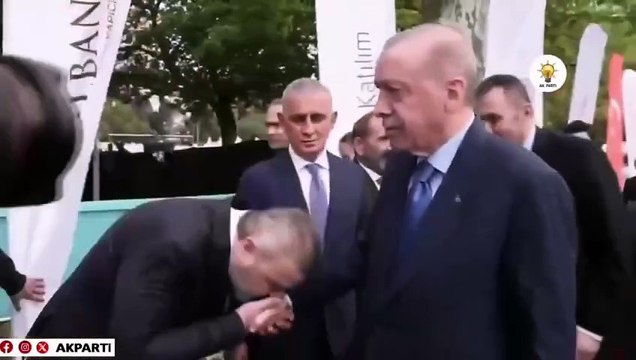 Yavuz Bingöl, Erdoğan'ın elini öptü