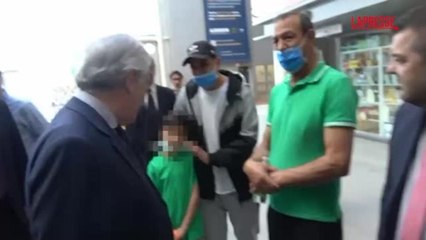 Gaza, bambino palestinese accoglie Tajani con un «Grazie Italia» all’ospedale di Bergamo