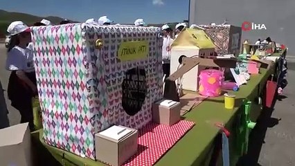 Geri dönüşüm defilesi renkli görüntülere sahne oldu