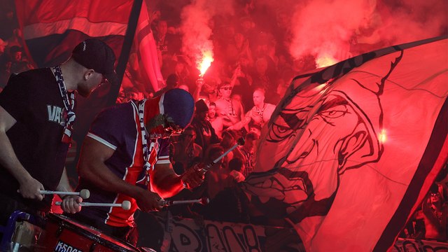 « Ça rentre dans la tête », comment « tous ensemble on chantera » est devenu le chant préféré des parisien ?