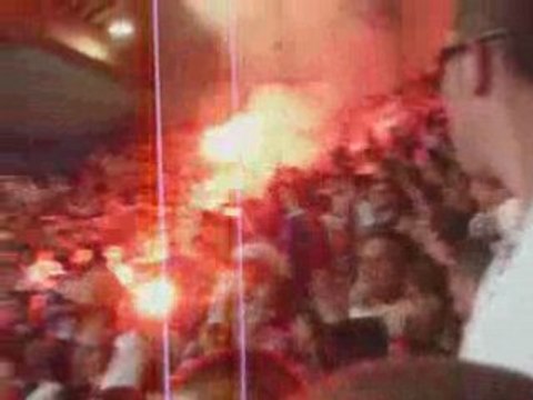 Psg- St Etienne: Tifos + Fumis de partout !! vu de la G