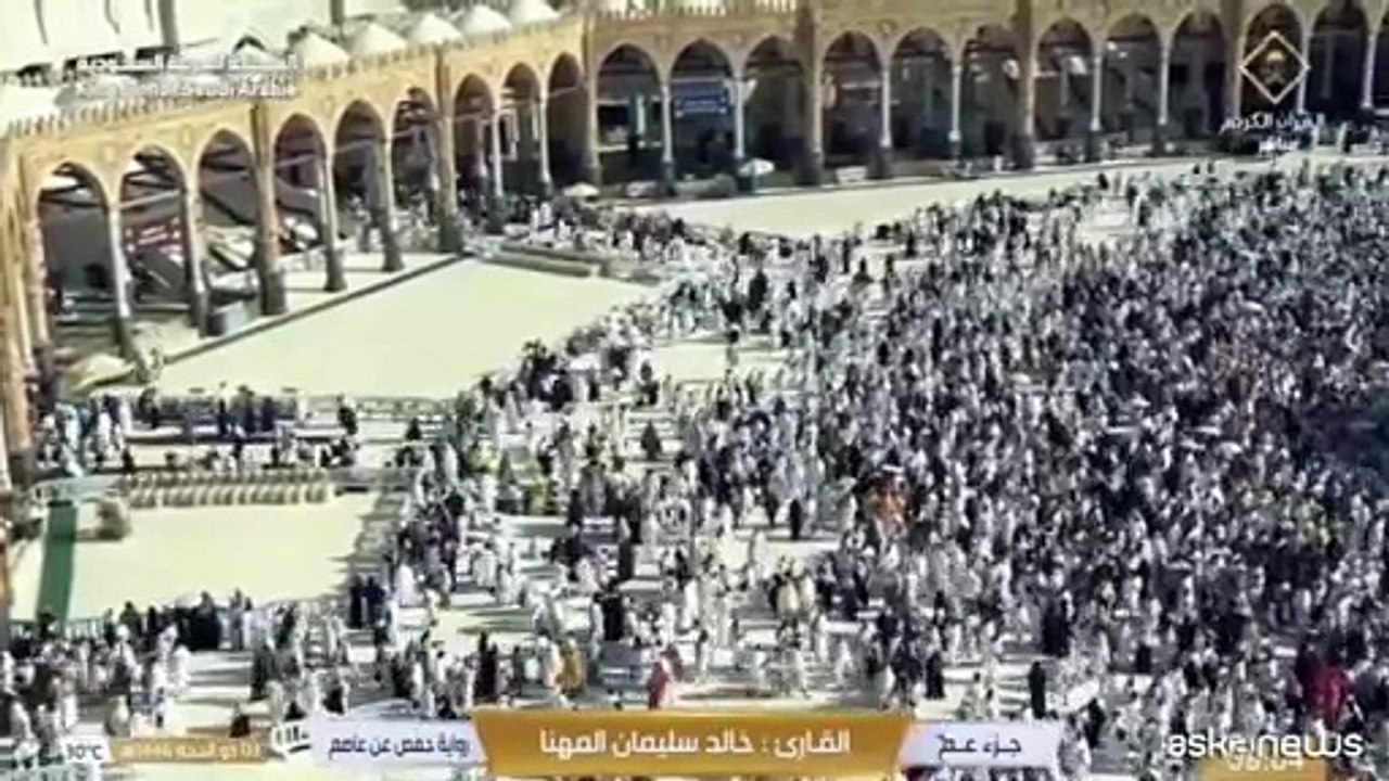 I pellegrini musulmani eseguono il rituale del Tawaf a La Mecca