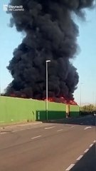 Aparatoso incendio en una nave de Almassora, Castelló