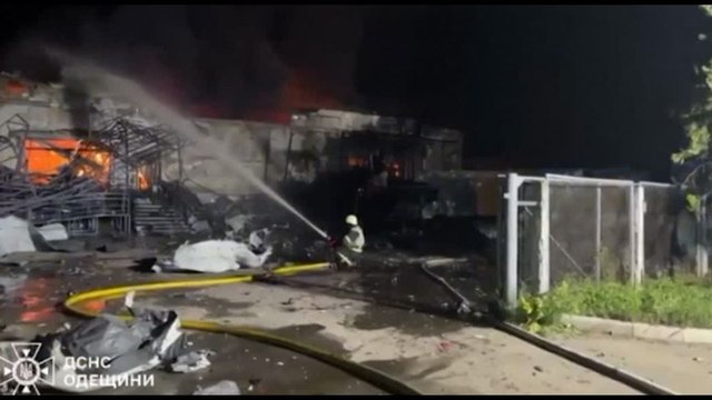 Ucraina, incendio dopo un attacco di droni nella regione di Odessa