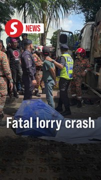 Man killed after lorry ploughs into stall and mosque fence in Sungai Buloh