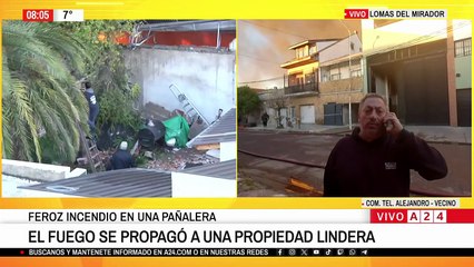 Un feroz incendio hizo estallar una pañalera en Lomas del Mirador y su peligra su casa: "Está que hierve"